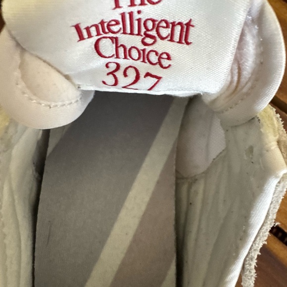 New Balance Beige and White Women's Sneakers - Picture 6 of 8